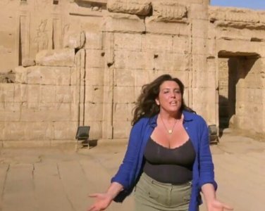 Bettany hughes has some great breasts.jpg