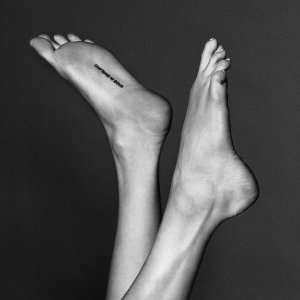 Cara-Delevingne-Feet-2350946.jpg