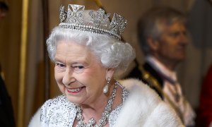 the-queen-state-opening-crown-t.jpg