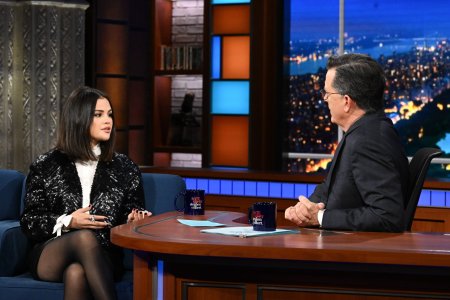 539216767_selena-gomez-colbert-4.jpg