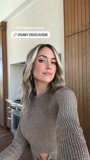 kristincavallari_story_12_6_2024_1_35_26 PM3517260362430664891.jpg