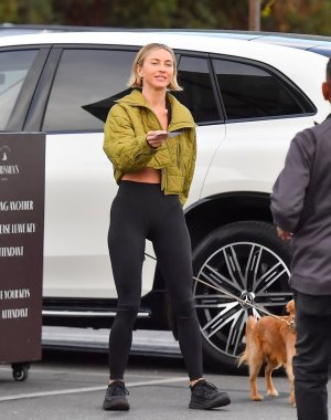 Julianne_Hough_Out_in_Studio_City_12-06-2024__28_.jpg