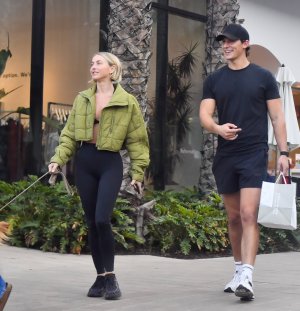 Julianne_Hough_Out_in_Studio_City_12-06-2024__10_.jpg
