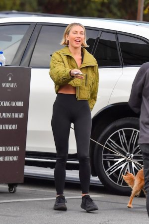 Julianne_Hough_Out_in_Studio_City_12-06-2024__6_.jpg