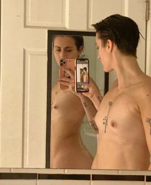 sazzy-boatright_0002 (1)_edit_5200073450247.jpg