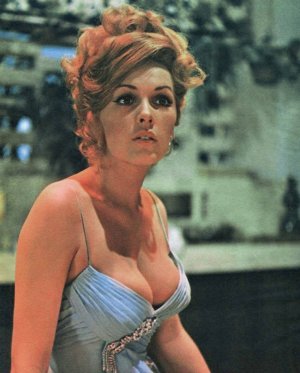 Stella Stevens -0e724853136c099bb3b629573ea5fc94 C1c8f533.jpg