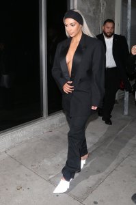 TheFappeningBlog.com - Kim Kardashian Braless new 10.jpg