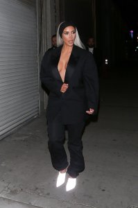 TheFappeningBlog.com - Kim Kardashian Braless new 18.jpg