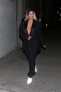 TheFappeningBlog.com - Kim Kardashian Braless new 20.jpg
