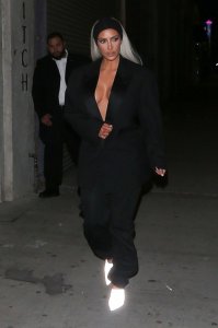TheFappeningBlog.com - Kim Kardashian Braless new 23.jpg
