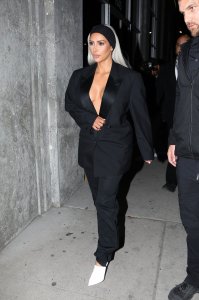TheFappeningBlog.com - Kim Kardashian Braless new 25.jpg