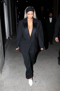 TheFappeningBlog.com - Kim Kardashian Braless new 30.jpg