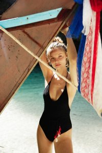 TheFappeningBlog.com - Magdalena Frackowiak Nude & Sexy 36.jpg