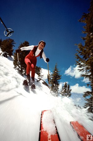 Lloie Schwartz GirlsOfSkiing.jpg