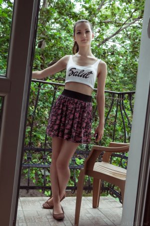 as-young-iva-gets-her-clothes-off-her-sexy-and-fabulous-body-is-exhibited-02 thefappeningblog....jpg