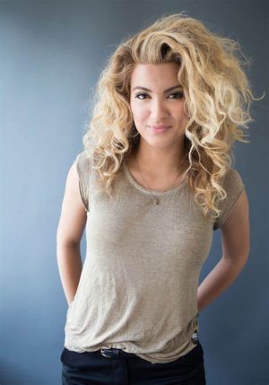 Tori Kelly (2).jpg