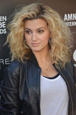 Tori-Kelly-8.jpg