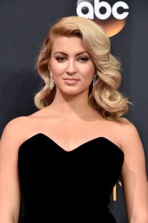 Tori-Kelly-22.jpg