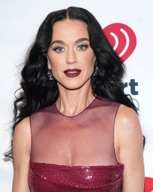 Katy_Perry_at_2024_iHeartRadio_Q102_s_Jingle_Ball_in_Philadelphia_12-16-2024__4_.jpg