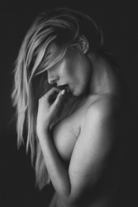 TheFappeningBlog.com - Larissa Heard Nude & Sexy 4.jpg