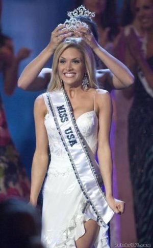 Tara Conner (10).jpg