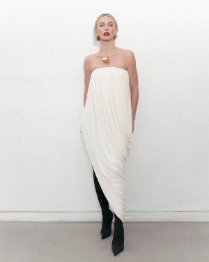 juleshough_post_12_19_2024_11_23_55 AM3526616203231388790.jpg