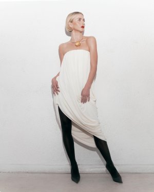 juleshough_post_12_19_2024_11_23_55 AM3526616203306936772.jpg