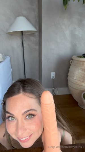 Riley Reid Topless Blowjob Video Leaked FappTime.com.mp4_snapshot_00.58.058.jpg