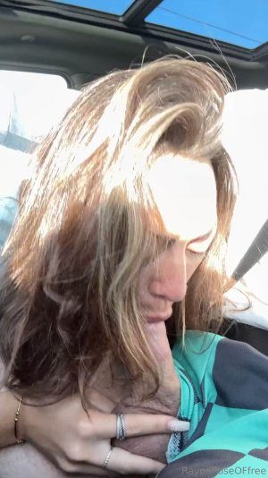 Rayna Rose Car Blowjob Video Leaked FappTime.com.mp4_snapshot_00.16.016.jpg