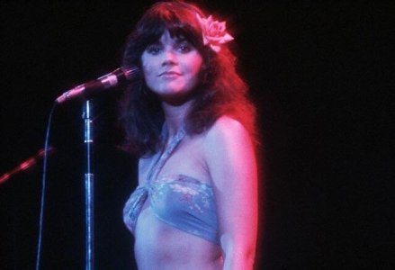 Linda Ronstadt, 1977.jpg