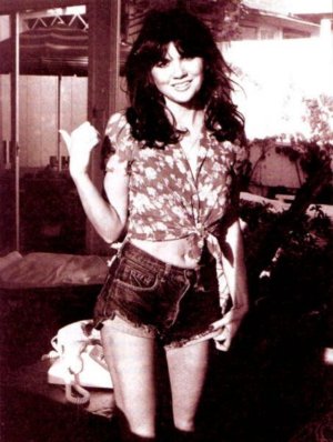 linda-ronstadt-1960s-9.jpg
