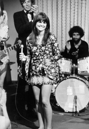 linda-ronstadt-performing-1.jpg