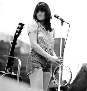 linda-ronstadt-performing-2.jpg