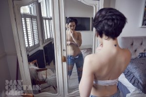 TheFappeningBlog.com - Mellisa Clarke Nude & Sexy 44.jpg