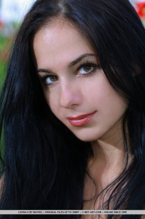 metart-leona-e-presenting-leona-01 thefappeningblog.com.jpg