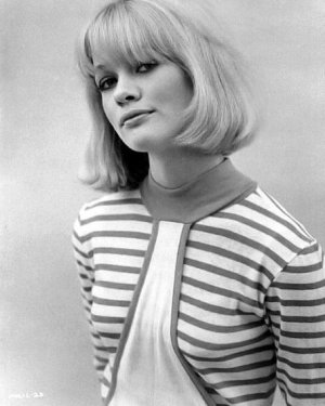 Judy Geeson -lxt9hlWXkm1qgwi11o1.jpg