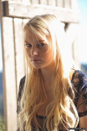 0570-01 thefappeningblog.com.jpg