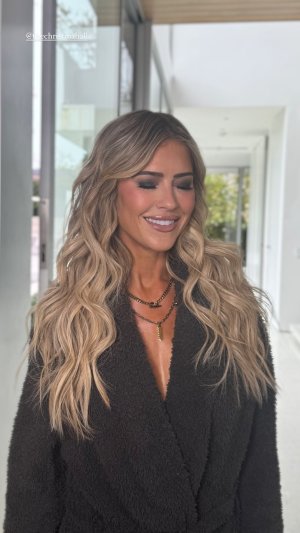 glamgoddessnikki_story_12_29_2024_1_48_49 PM3533936930478337051.jpg