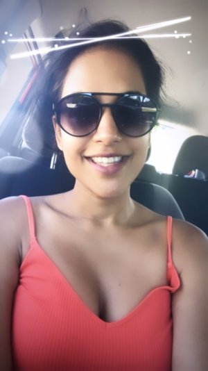 Agam Darshi - busty selfie 7.8.2019 x2RrR4WLDV_o.jpg