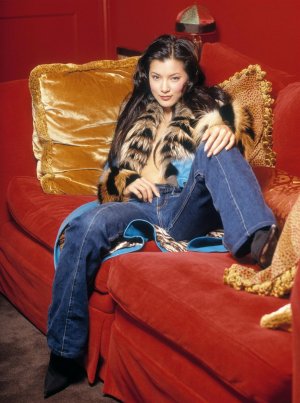 kellyhu9134042tk.jpg