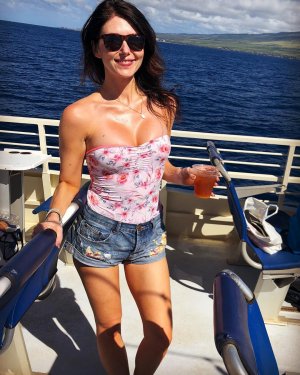 Jewel Staite - Cleavage on a boat - January 4, 2018scsBs.jpg