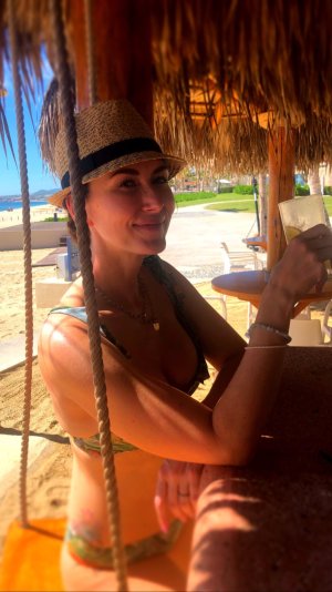 Jewel Staite in bikini during her vacation in Mexico 3.12.2019 Pk3eWm1o_o.jpg