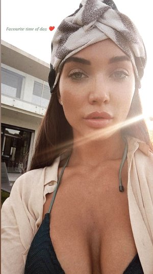 Amy_Jackson_instagram_2021_08-13-2021_instagram_stories_01.jpg