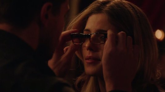 Emily Bett Rickards Arrow 3x20 828657186_03_123_528lo.jpg