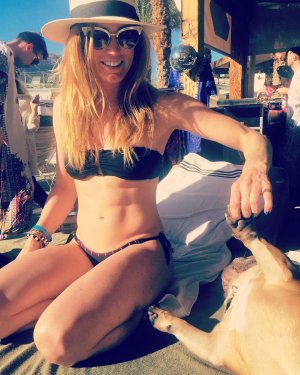 Caity Lotz - Bikini Instagram 15624567_1424141047887397_8670395620265033728_n.jpg