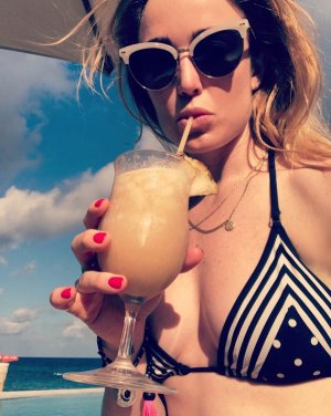 Caity Lotz - Bikini Topl9zOK.jpg