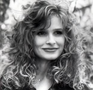 Kyra Sedgwick 176QFF1qf826yo1.jpg