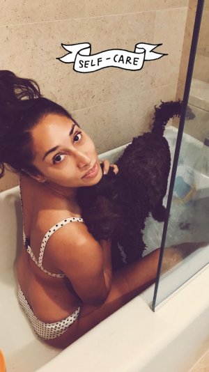 Meaghan Rath - giving her dog a bath 82754726_mr-1.jpg