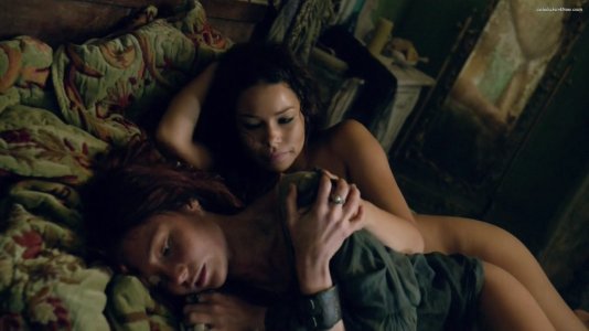 Jessica Parker Kennedy and Clara Paget - Black Sails S02 E03_2015_04.jpg