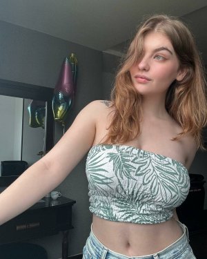 Lyliana Wray (4).jpg